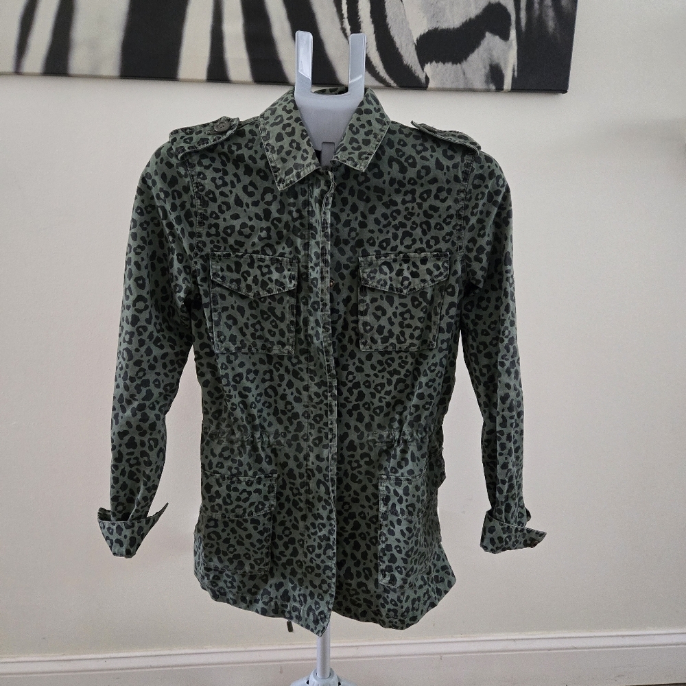 Forever21 green leopard anorak drawstring casual fall jacket